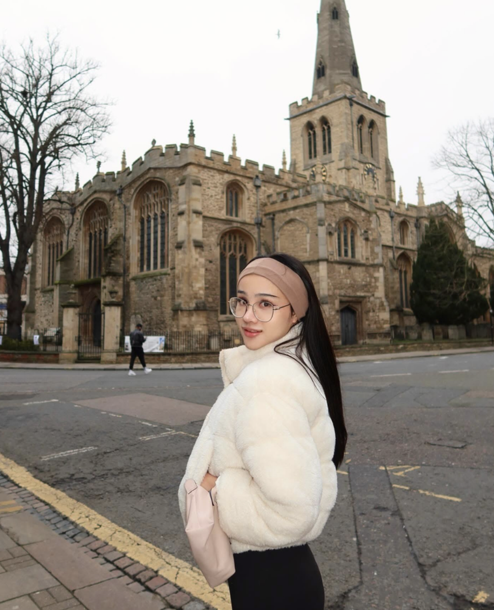 Trans Model Nana